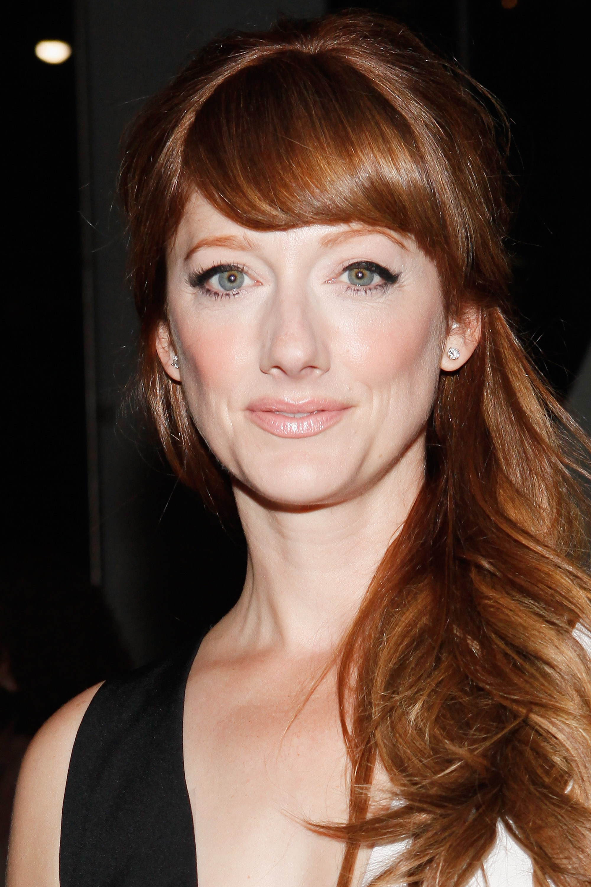 ����� ����