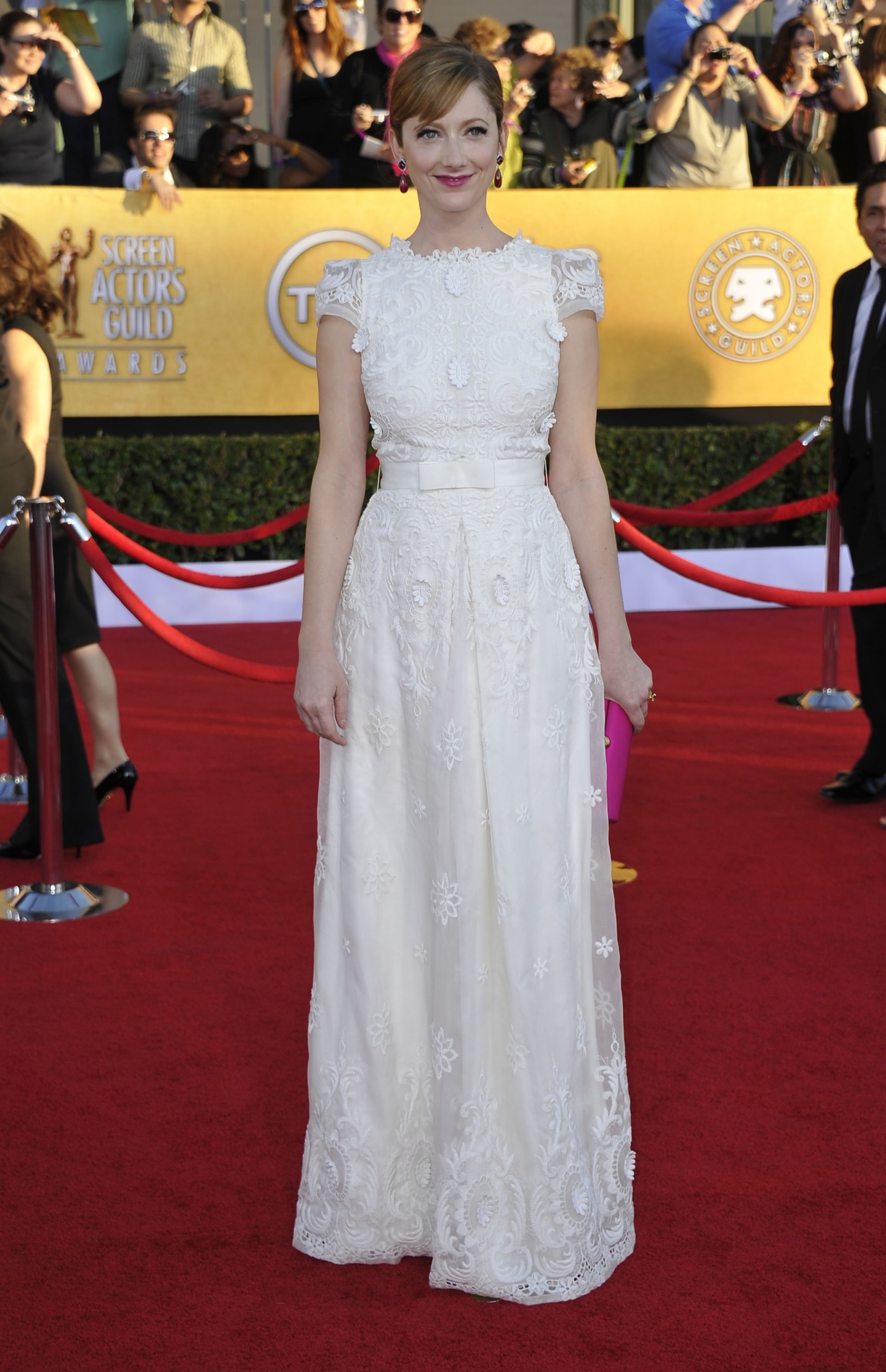 ����� ����