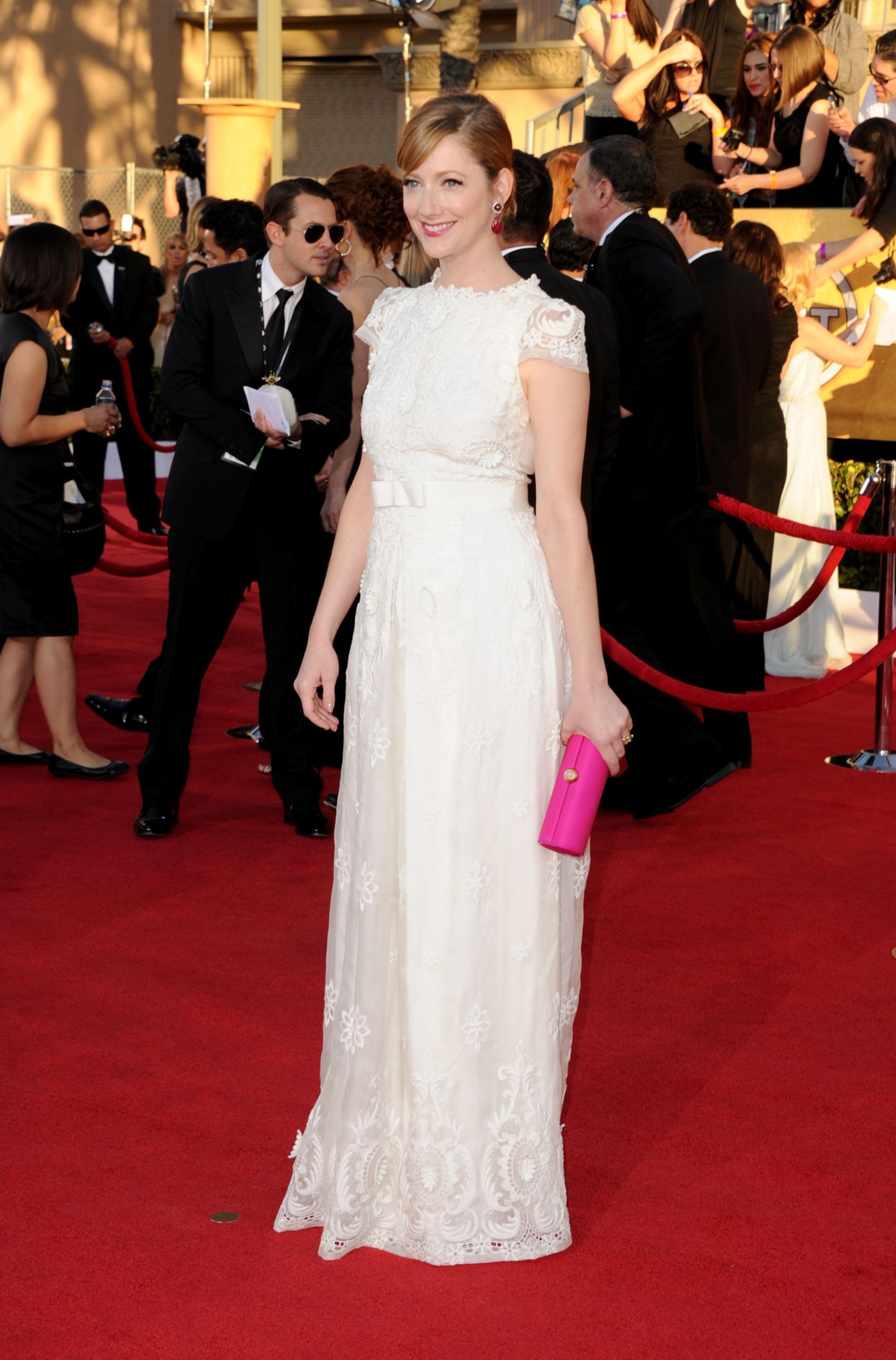 ����� ����