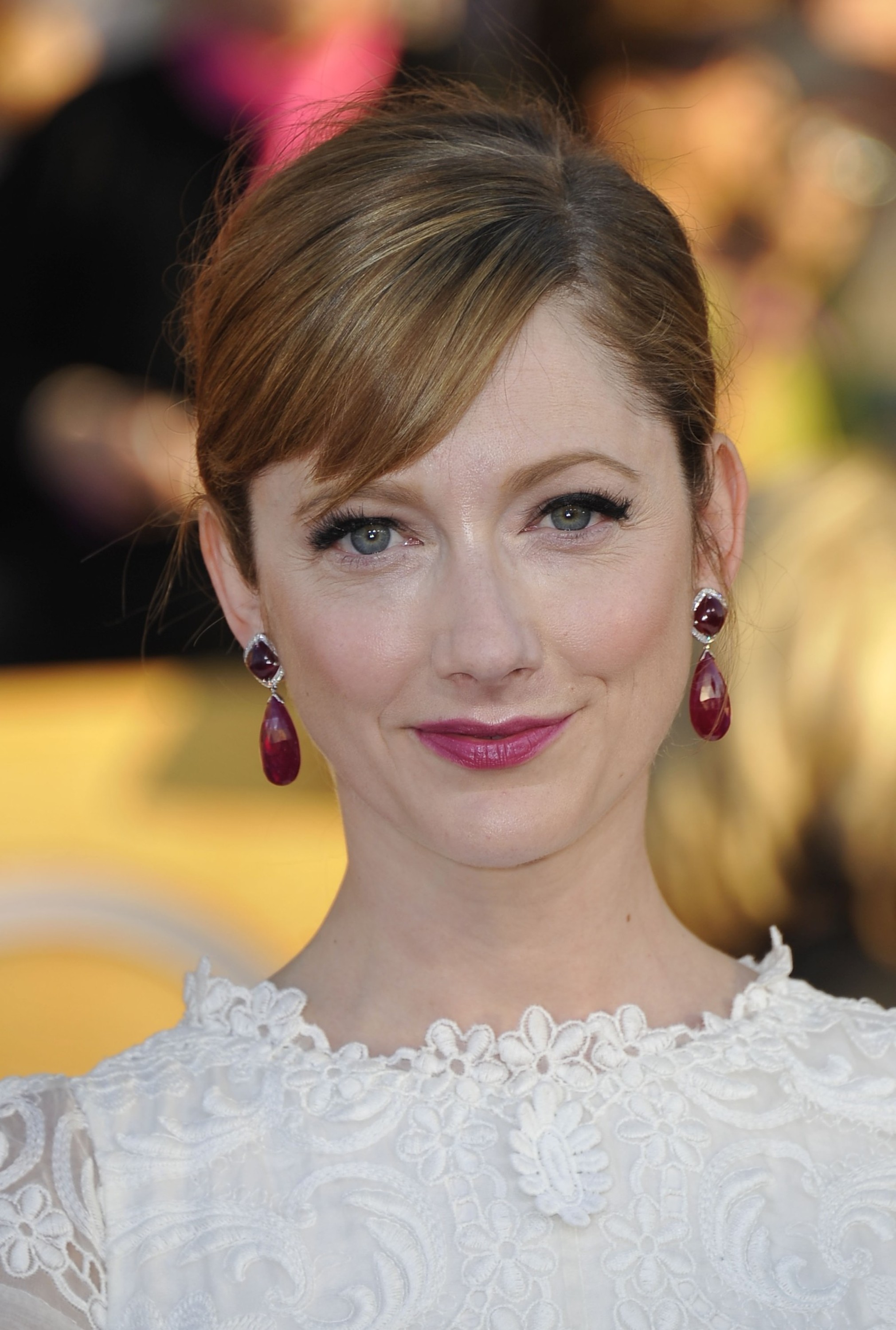 ����� ����