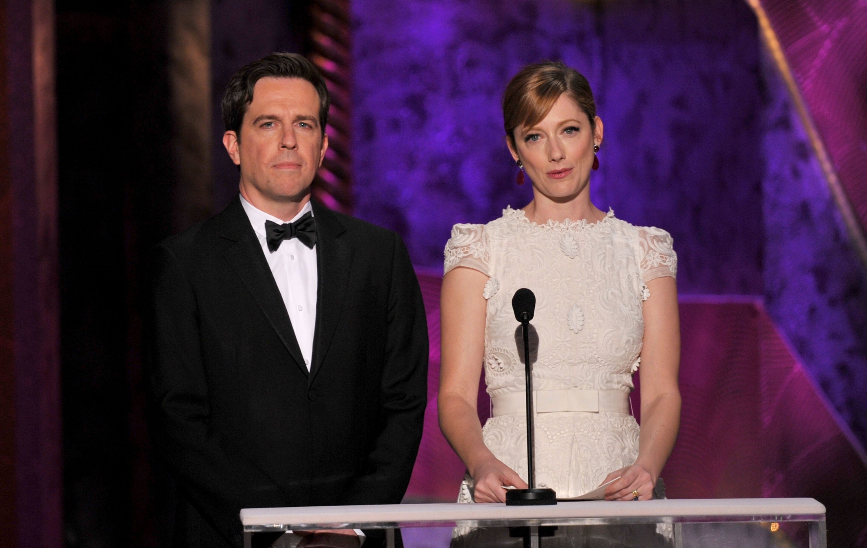 ����� ����