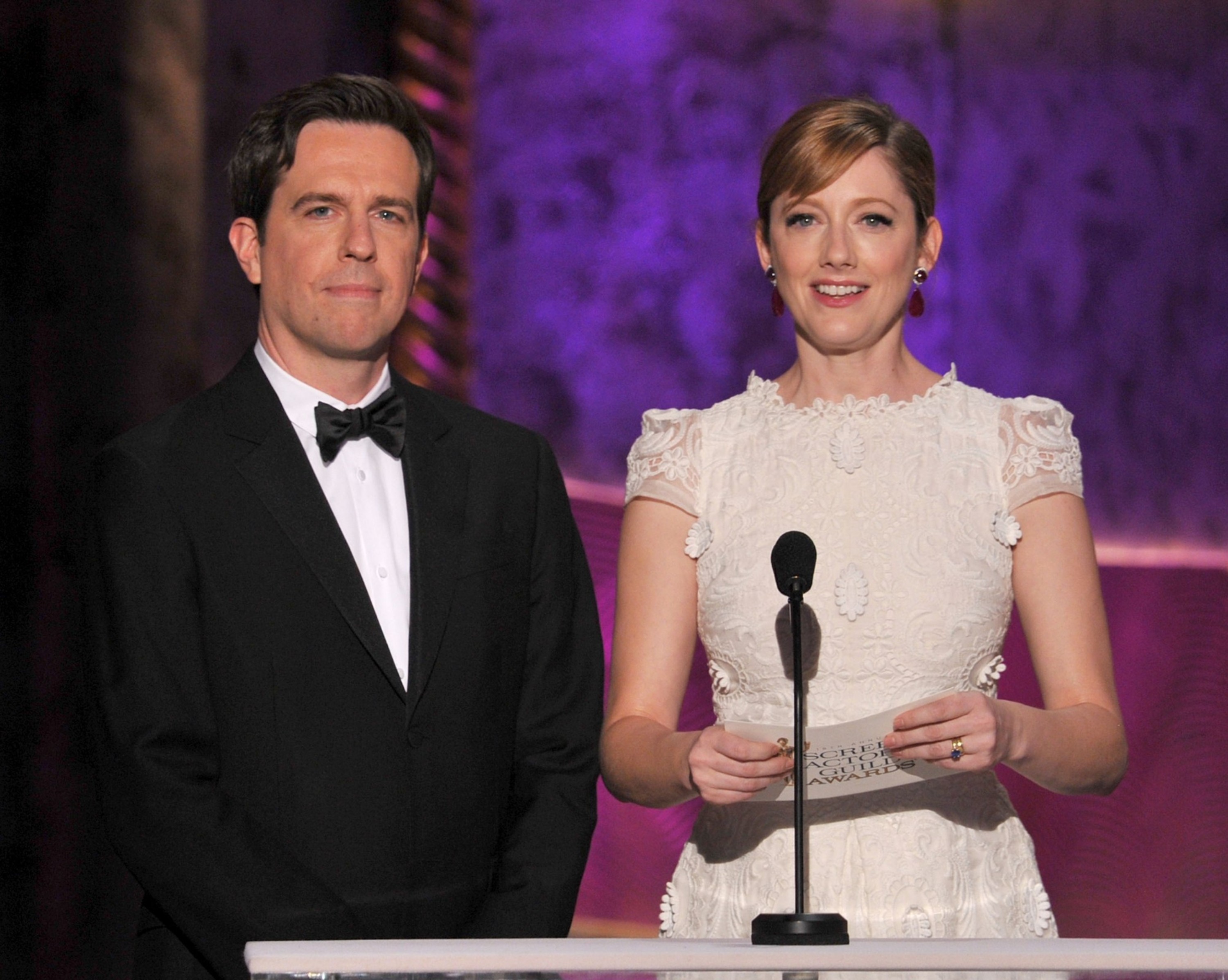 ����� ����