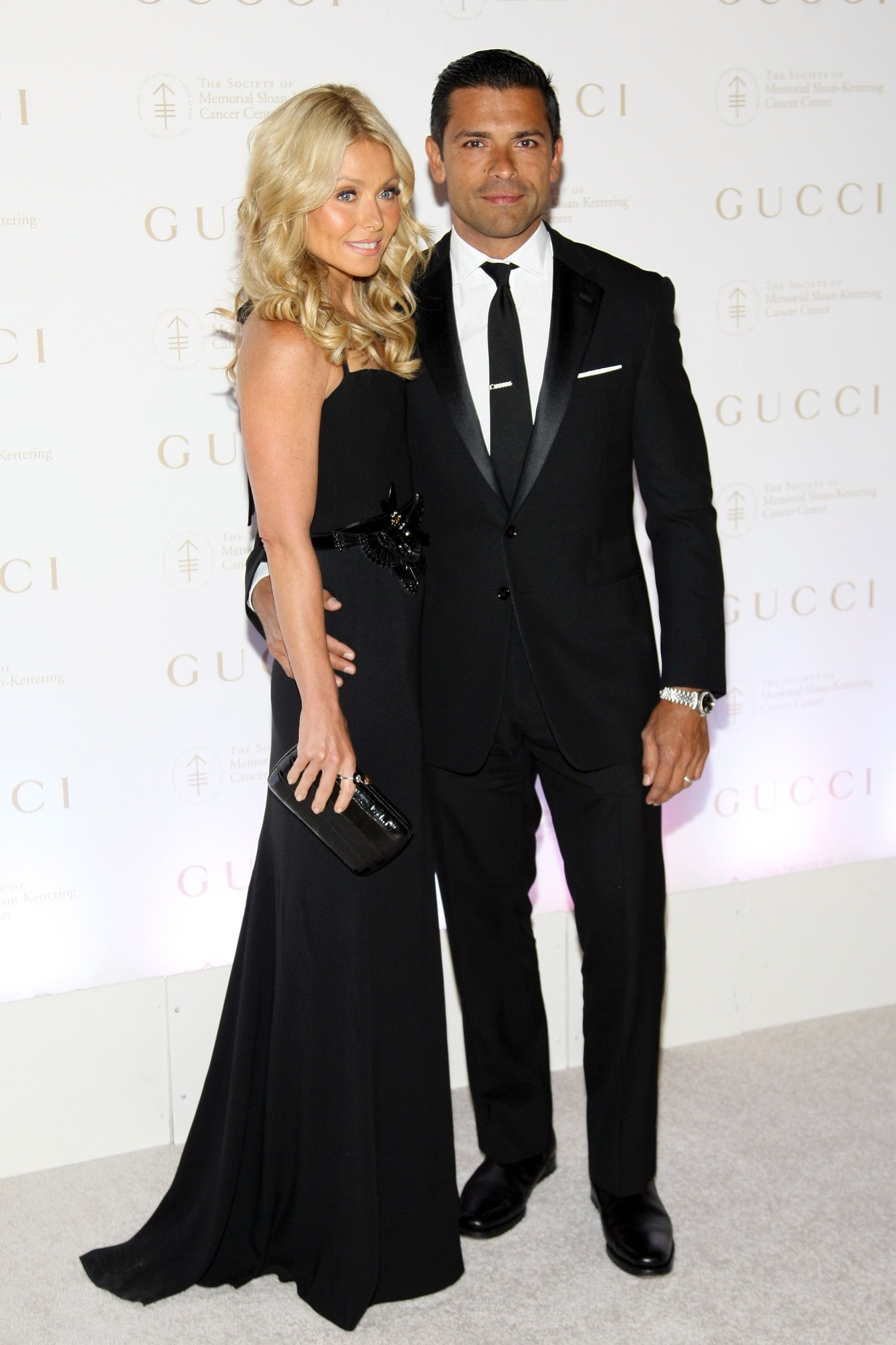 ����� ����