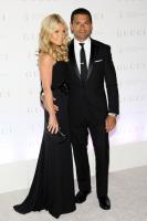 ����� ����