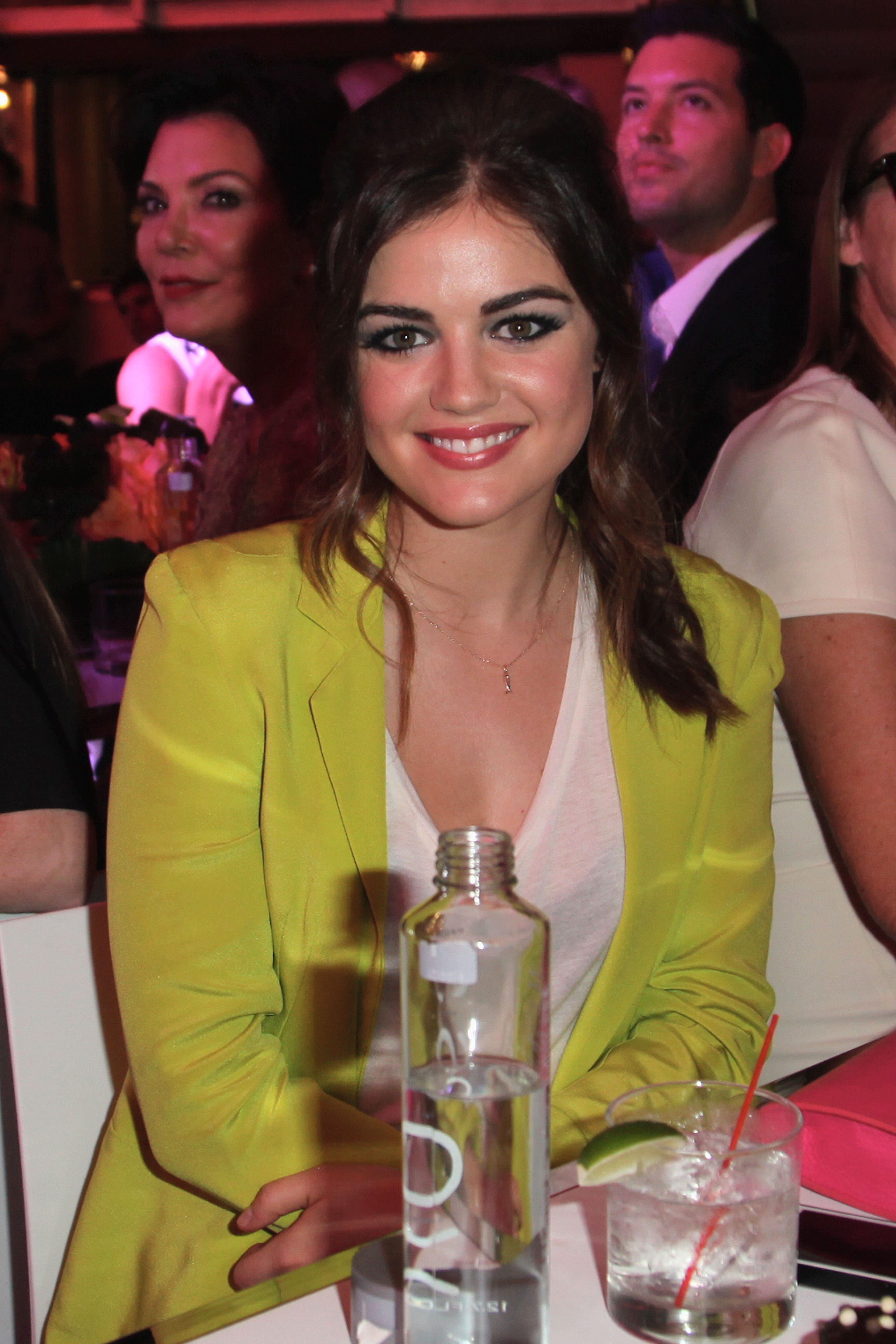 ���� ����