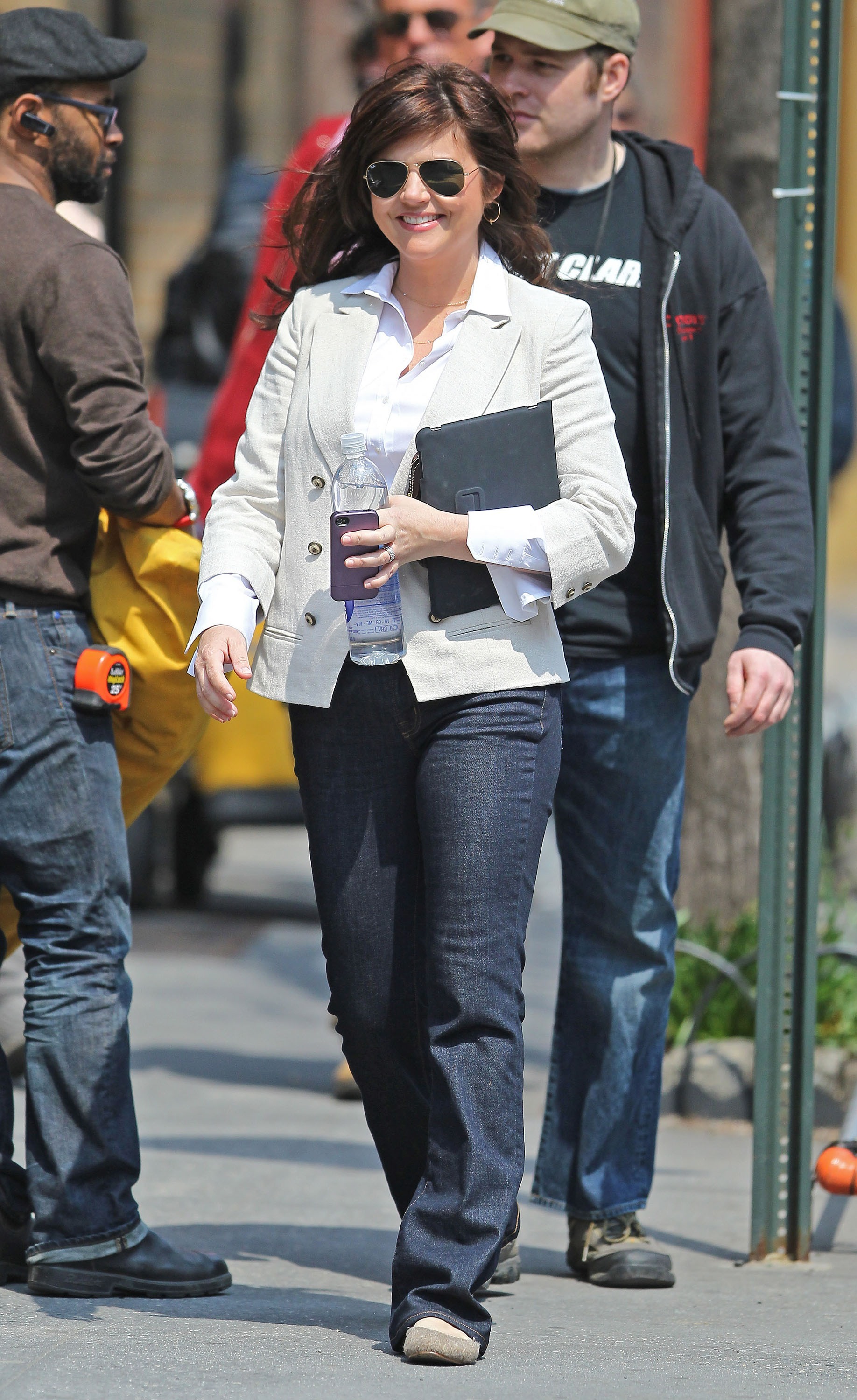 �������-�����  ������