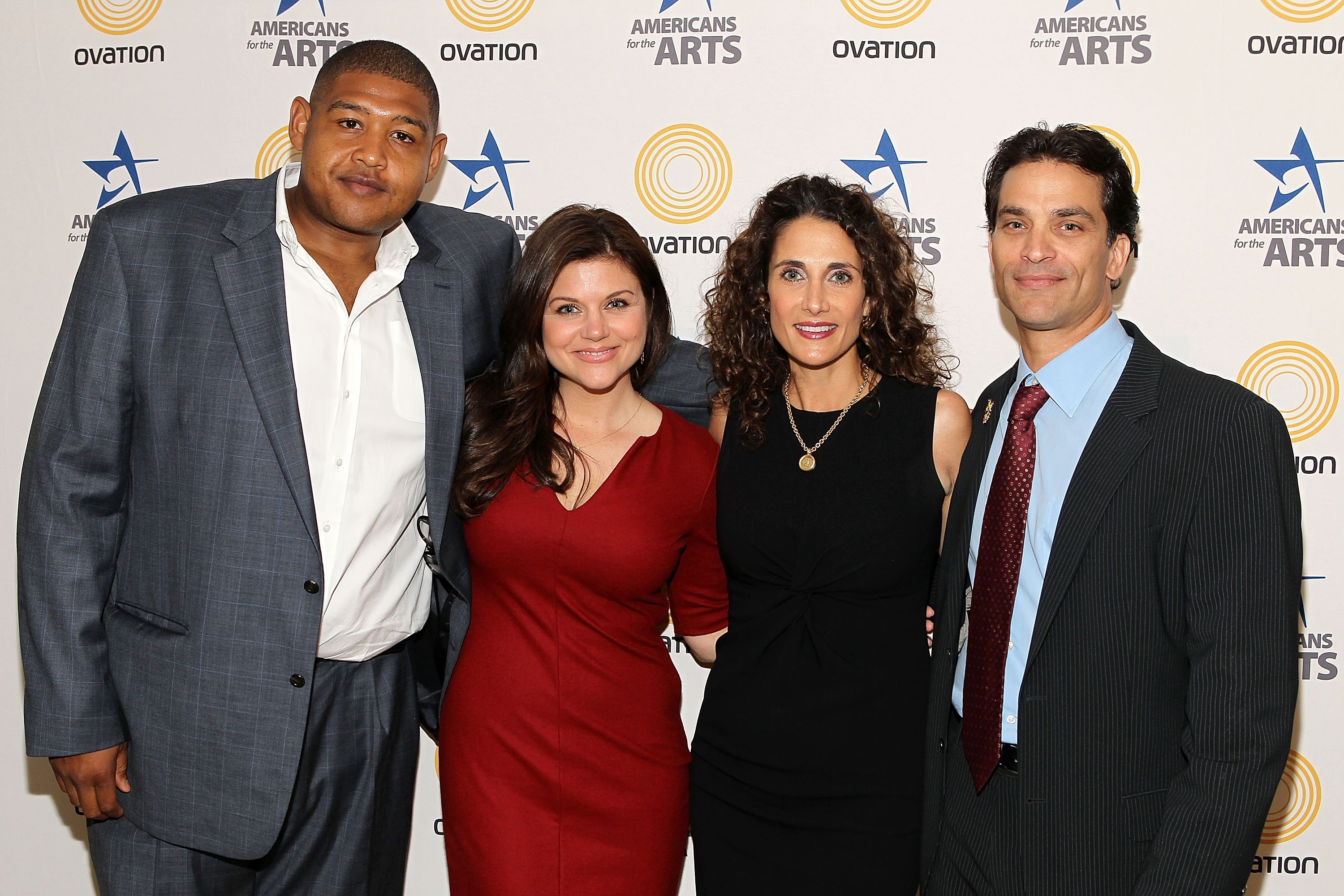 �������-�����  ������