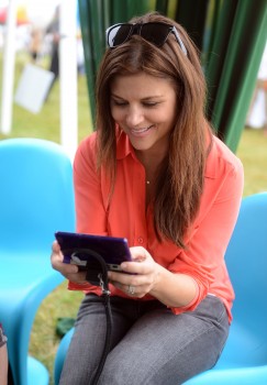 �������-�����  ������