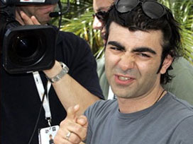 ����� ����