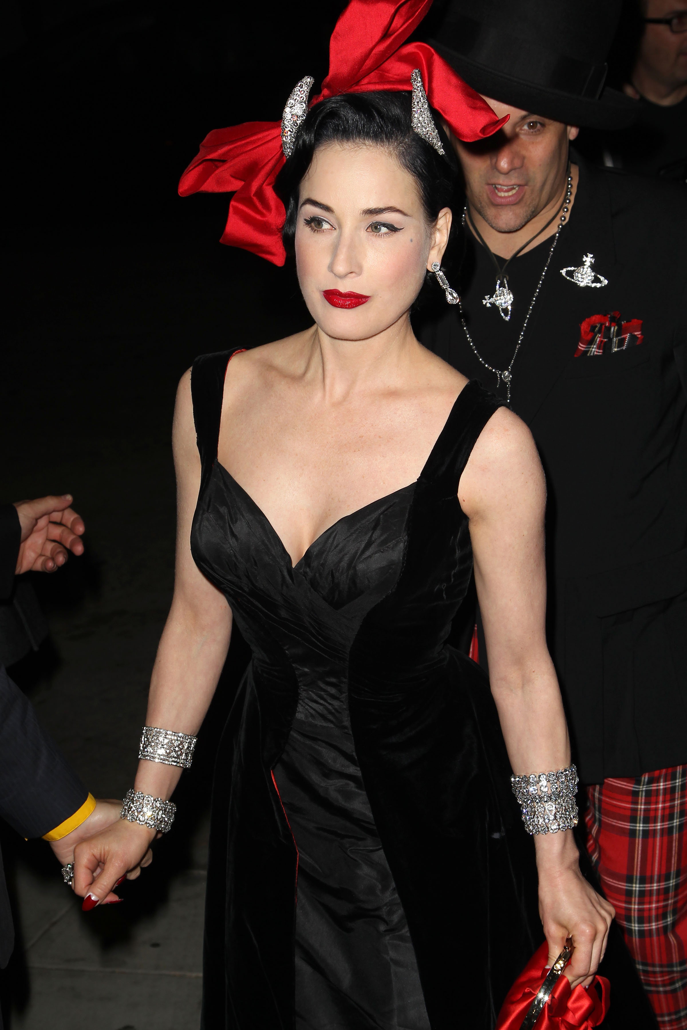 ���� ��� ���