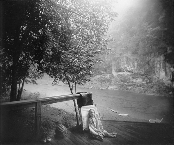 ����� ����