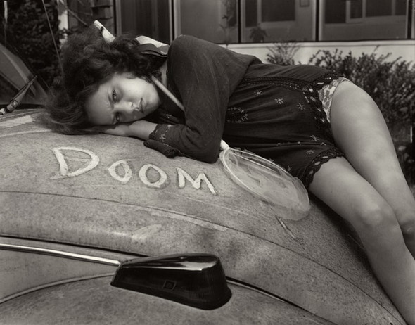 ����� ����