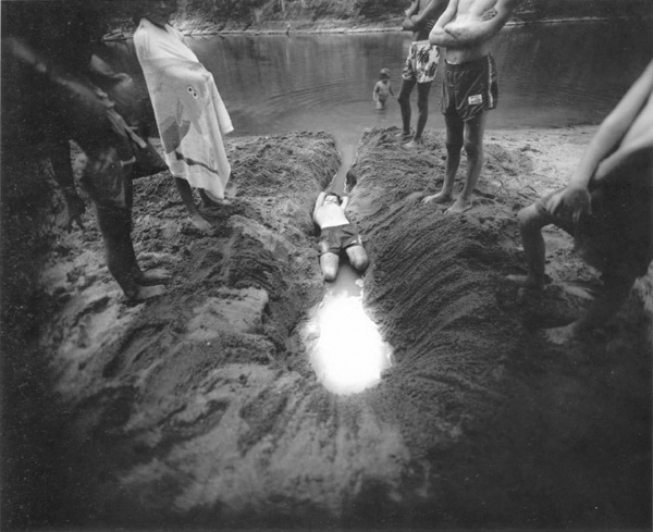 ����� ����