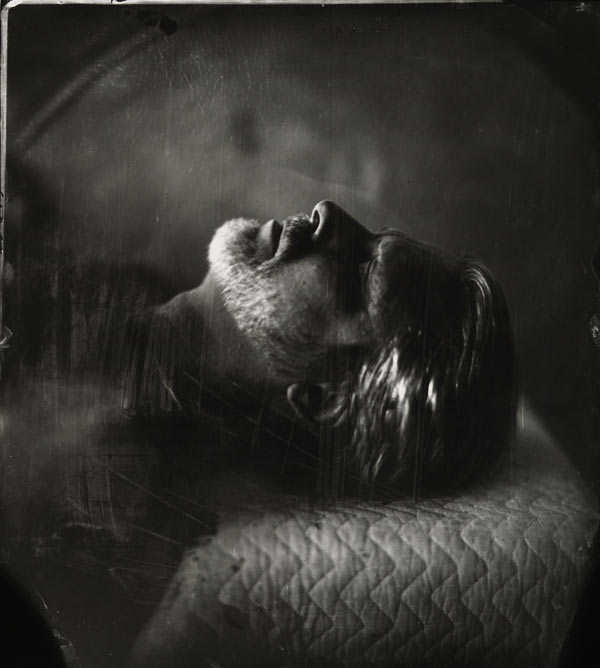 ����� ����