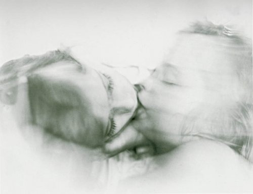 ����� ����