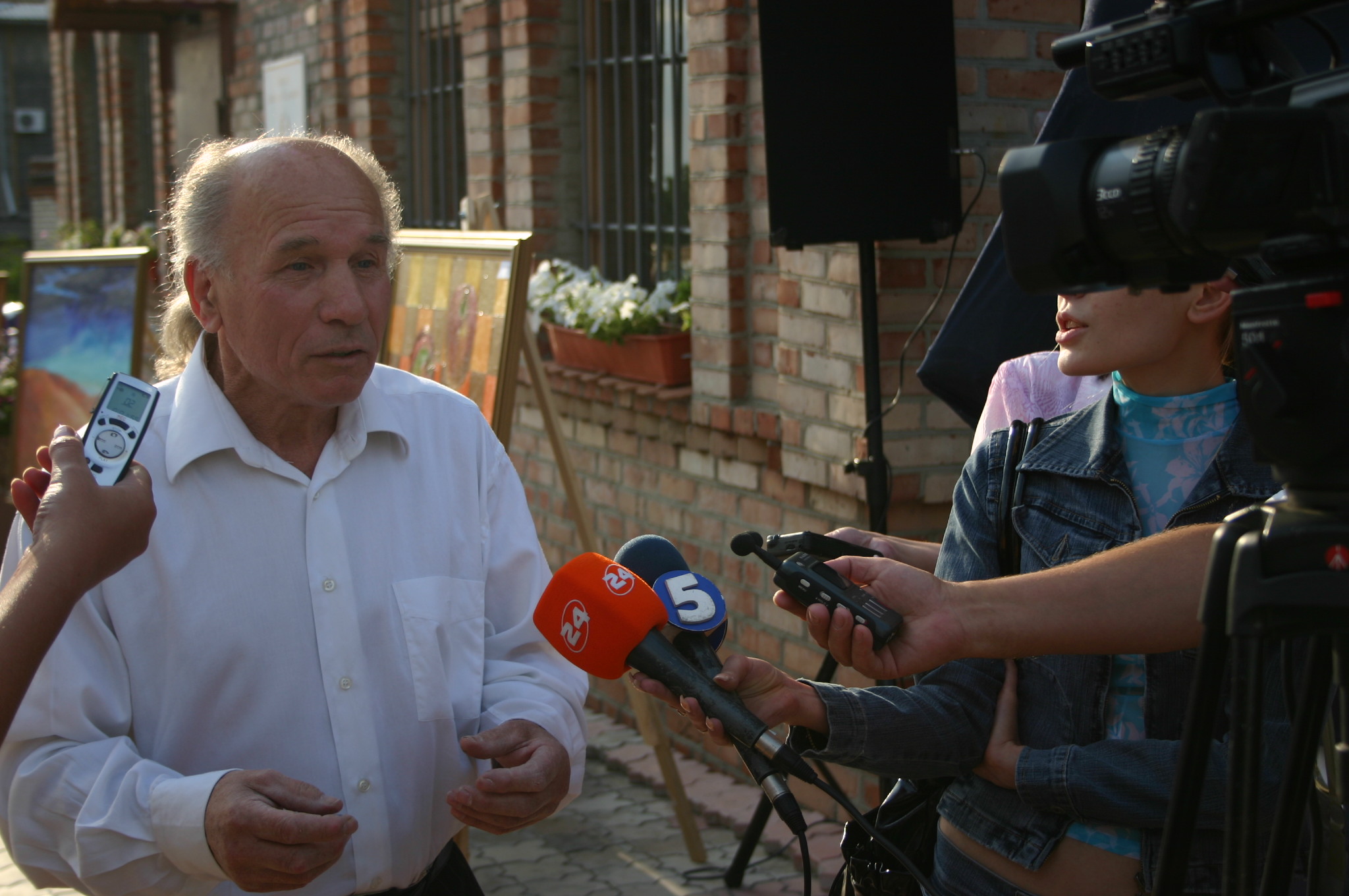 ��������