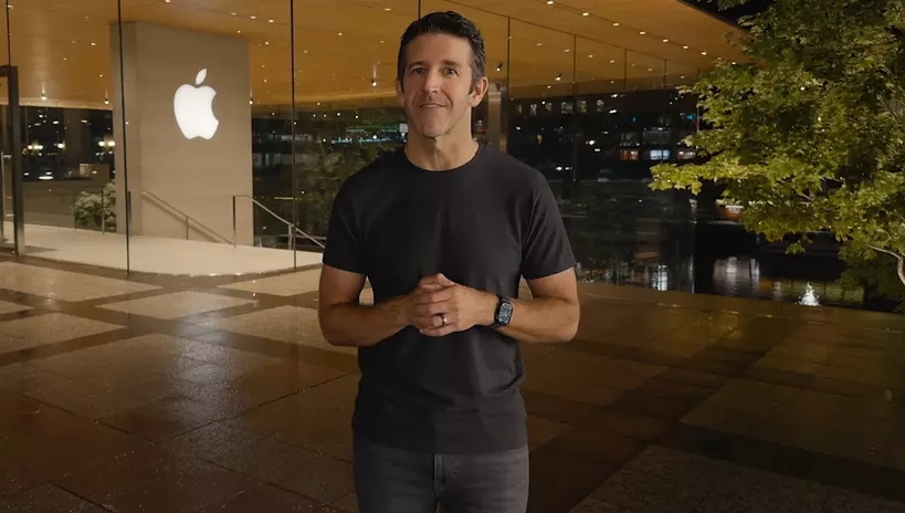 ����� ������� � Apple: ����� CEO ������� ������ �� �������� iPhone �� 2000 ��������