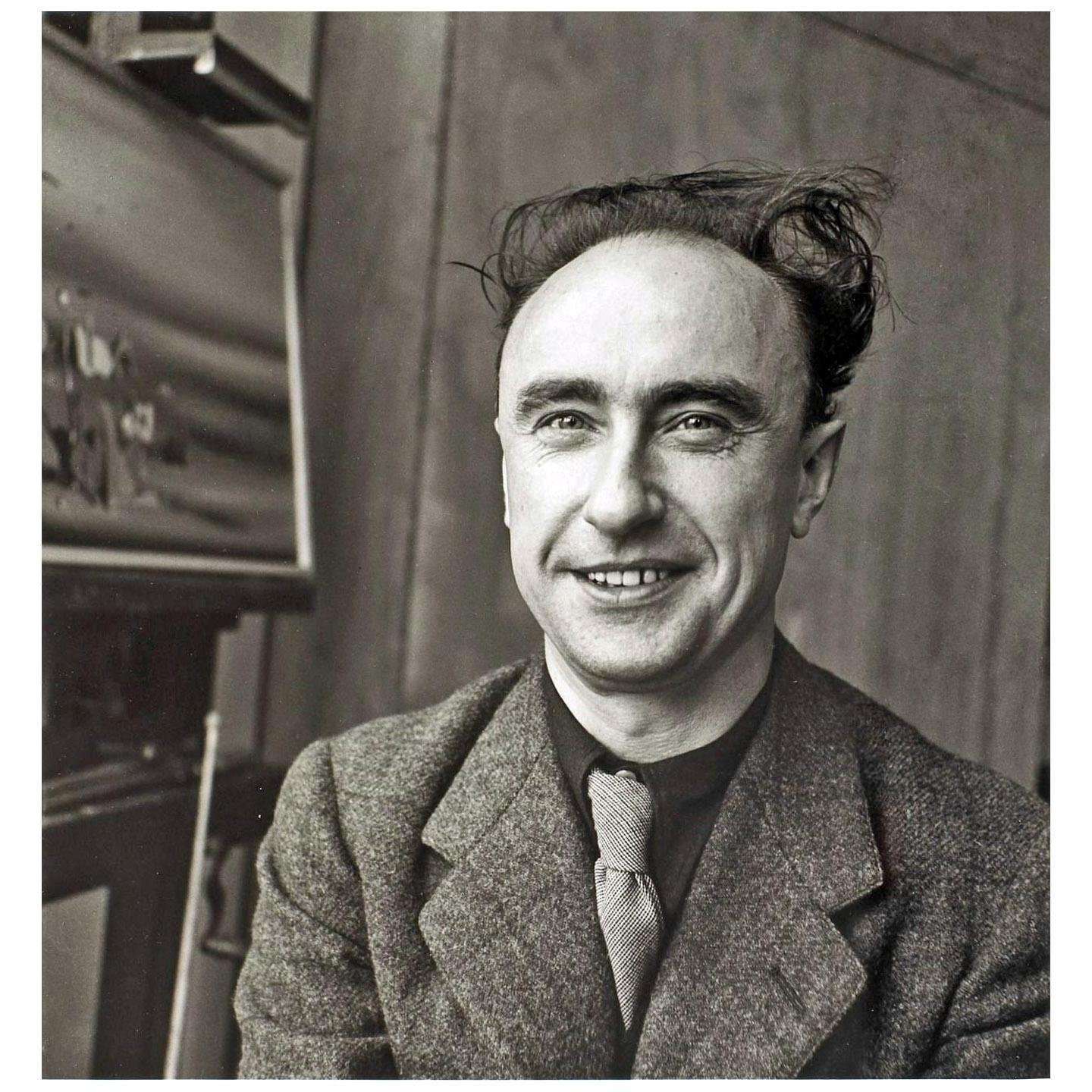  Yves Tanguy. 1938. Photo by Denise Bellon