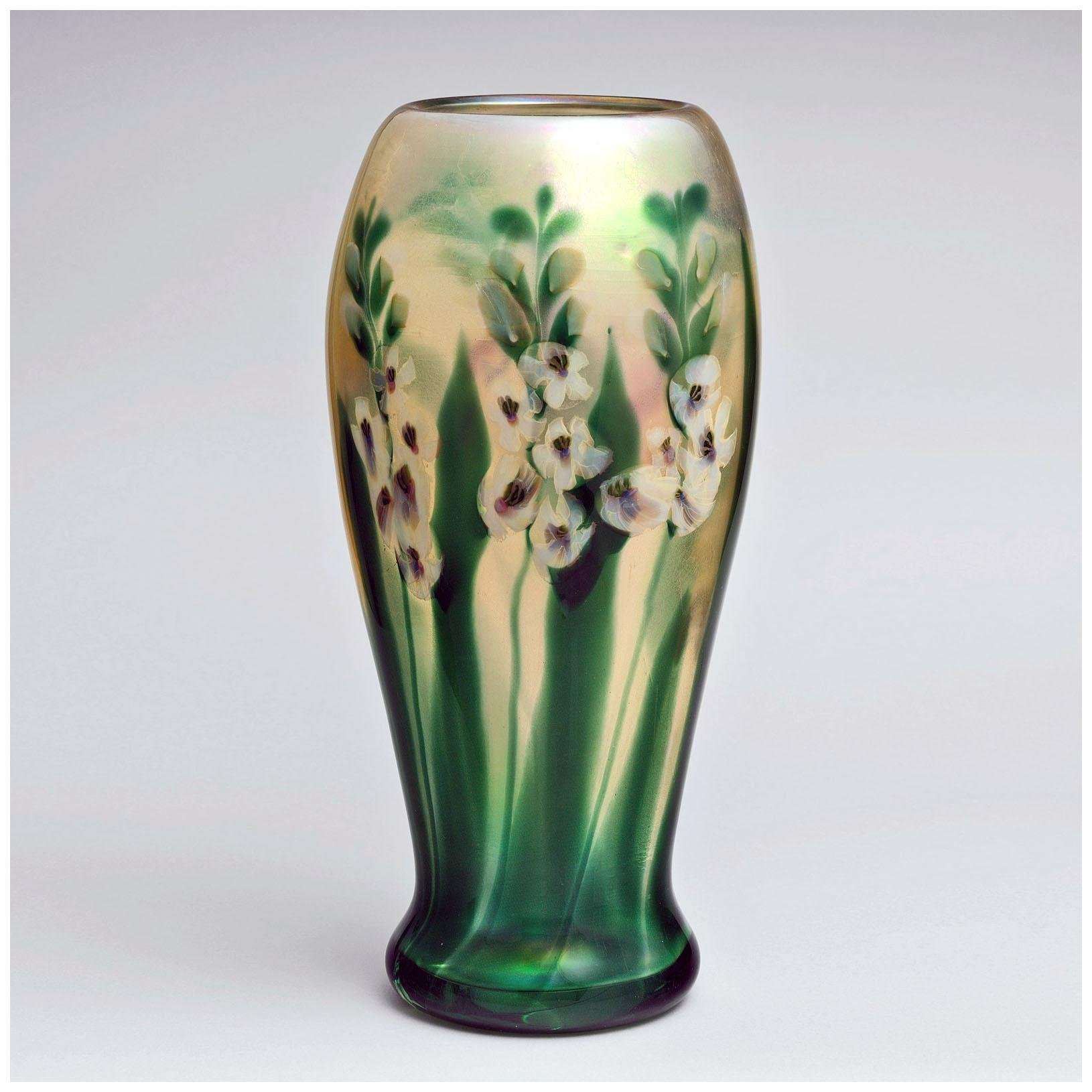   Louis Tiffany. Vase. 1909. Metropolitan Art Museum NY