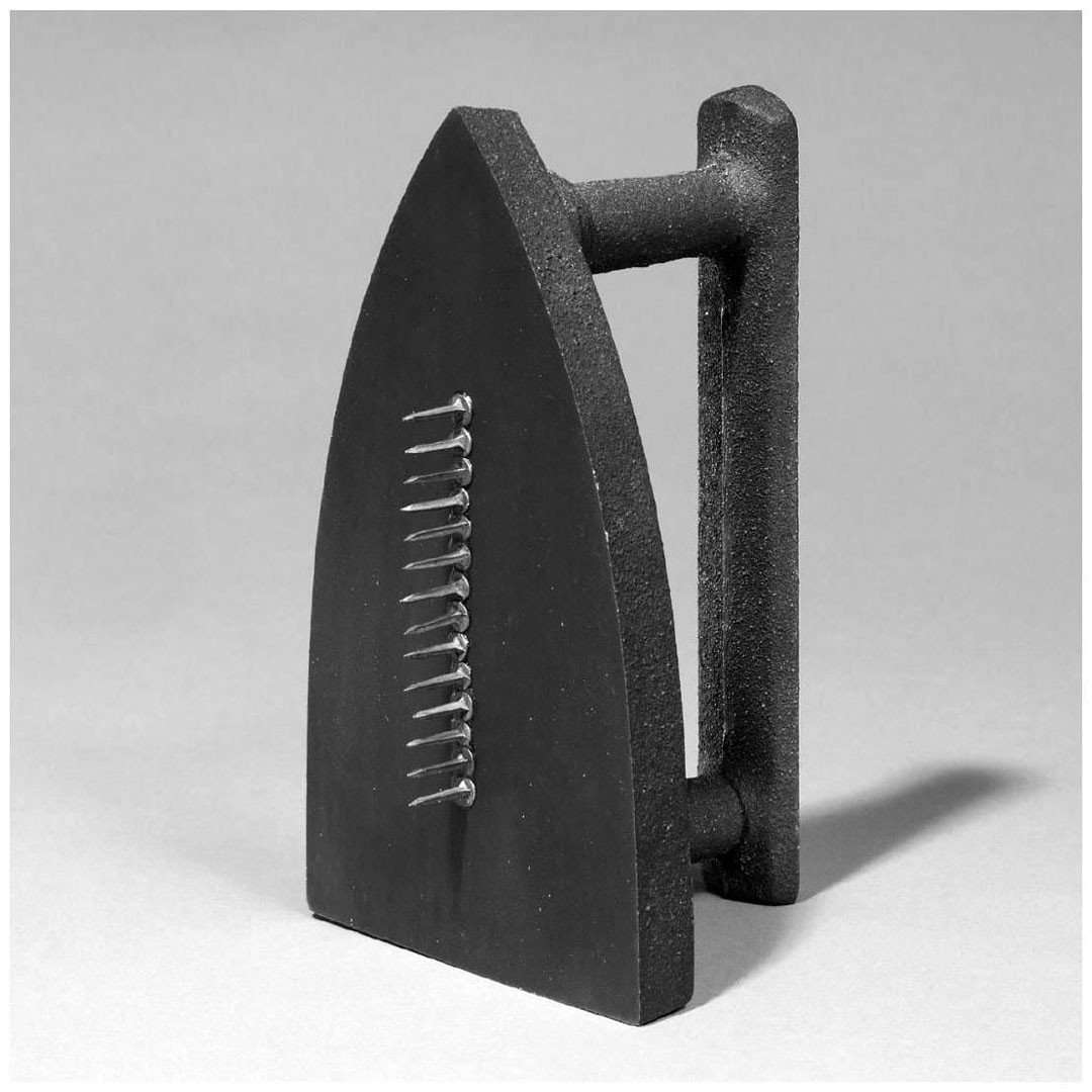  Man Ray. The Glift. 1921