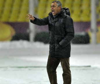 ����  ��������