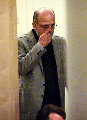 ����� ����