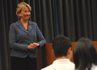 �����  �����